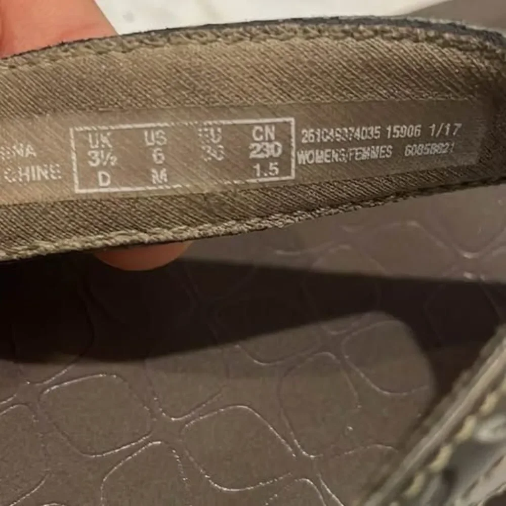 Shoes women’s size Us6M Clarks Collection Brown Flip Flop Sandals